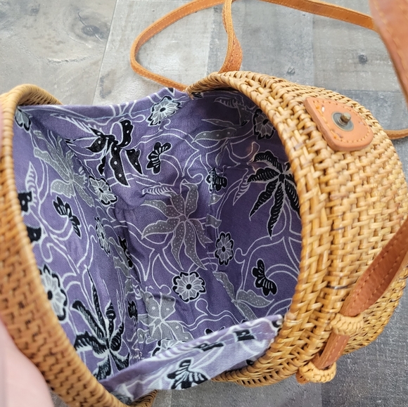 Round Rattan Purse - Picture 7 of 9